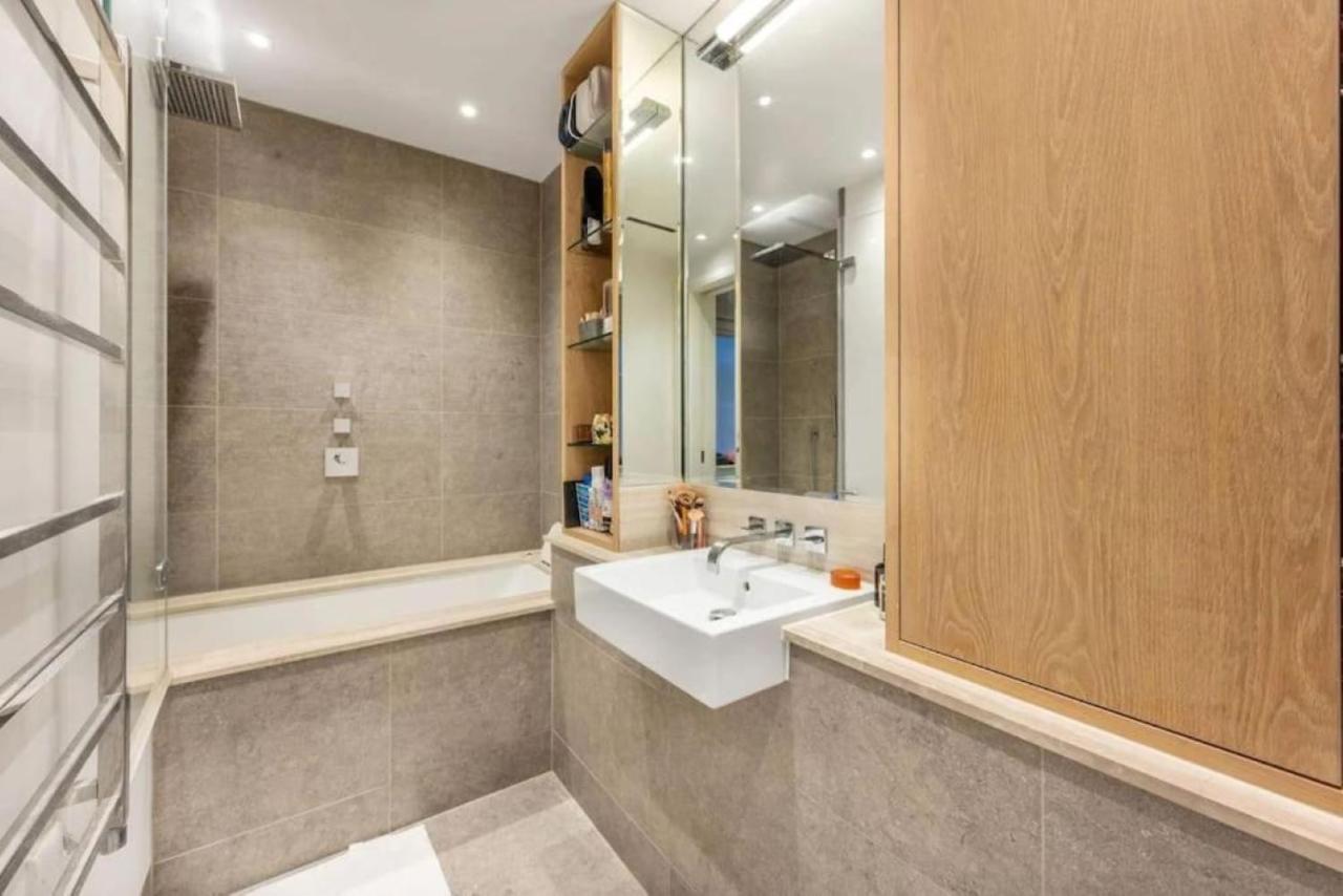Posh 3 Bedroom Flat With Terrace And Indoor Fireplace In Mayfair, Near Hyde Park 런던 외부 사진