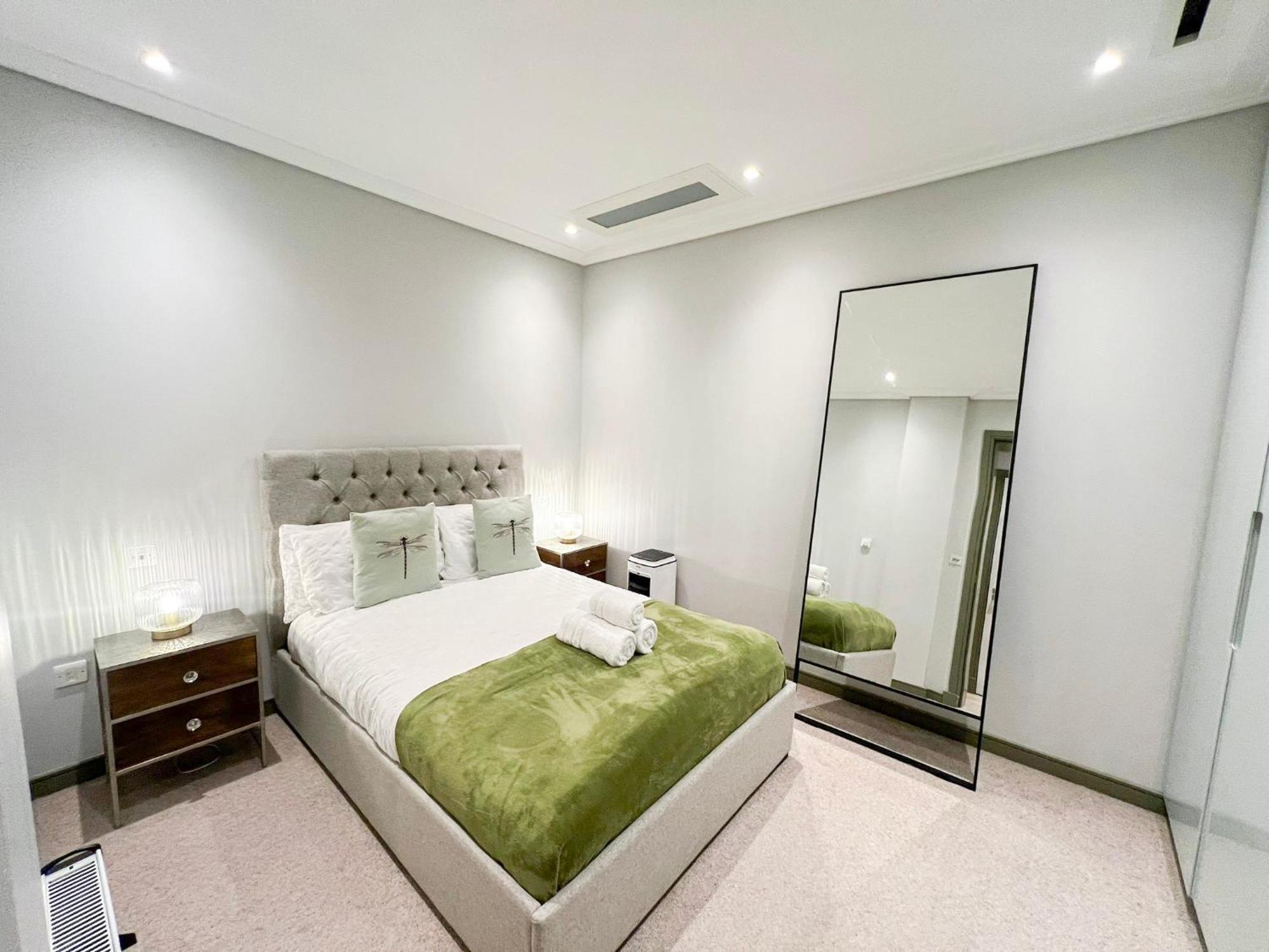 Posh 3 Bedroom Flat With Terrace And Indoor Fireplace In Mayfair, Near Hyde Park 런던 외부 사진