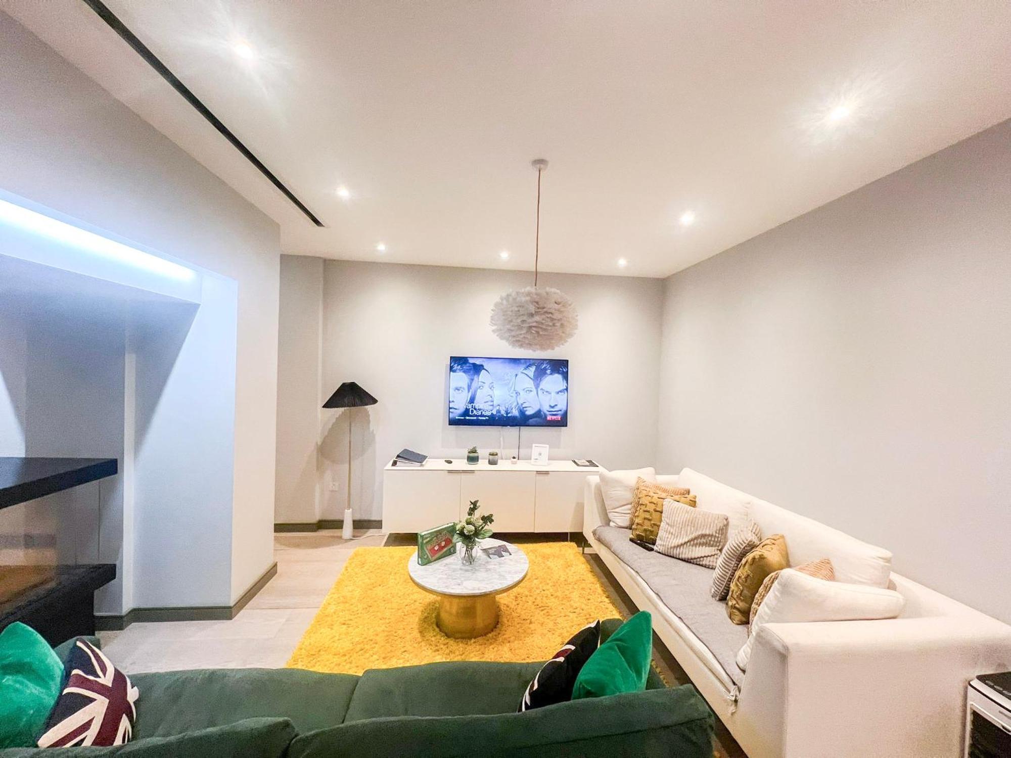 Posh 3 Bedroom Flat With Terrace And Indoor Fireplace In Mayfair, Near Hyde Park 런던 외부 사진