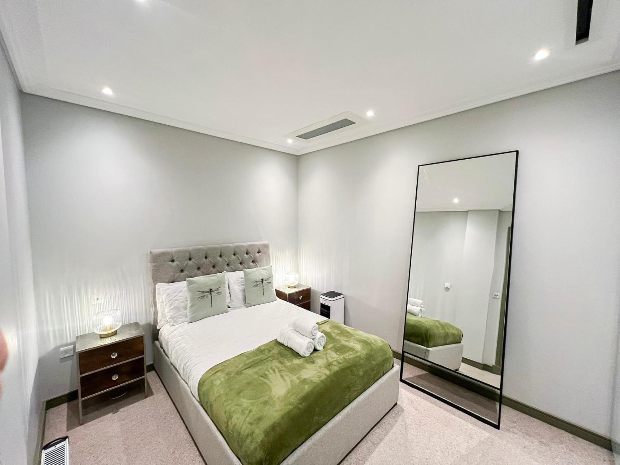 Posh 3 Bedroom Flat With Terrace And Indoor Fireplace In Mayfair, Near Hyde Park 런던 외부 사진