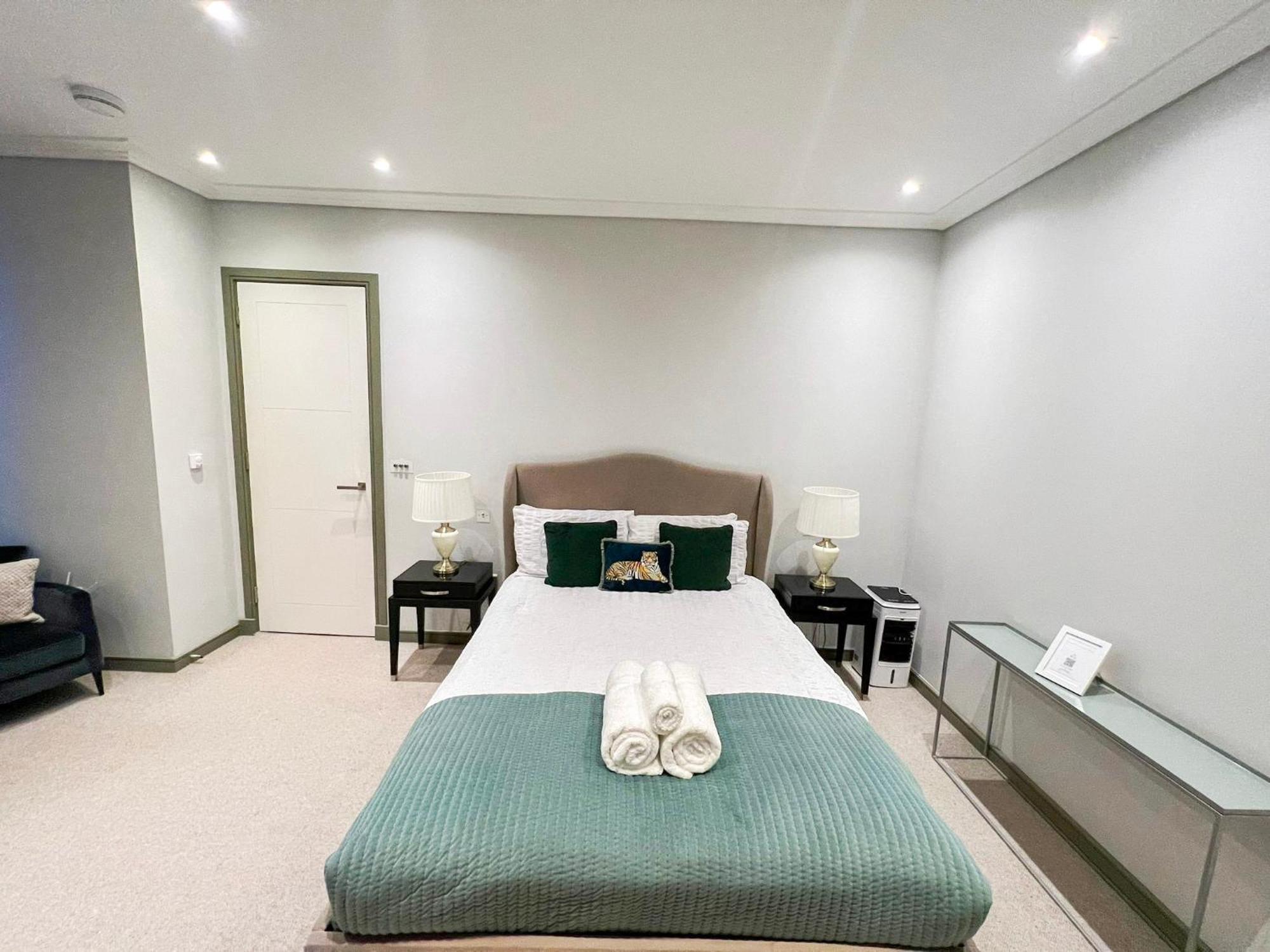 Posh 3 Bedroom Flat With Terrace And Indoor Fireplace In Mayfair, Near Hyde Park 런던 외부 사진